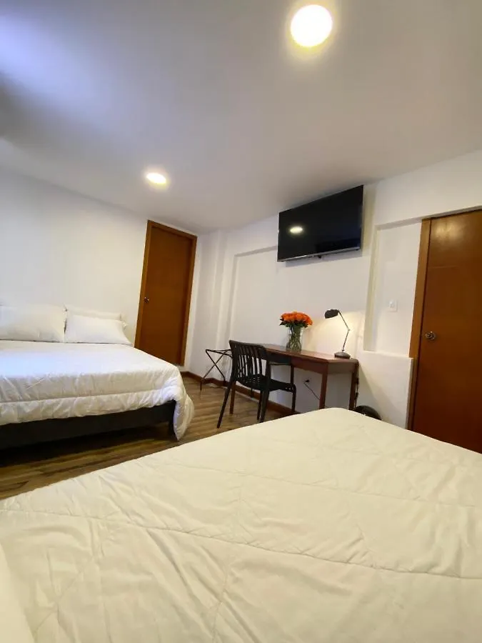 Hotel Comfort- Inn キト