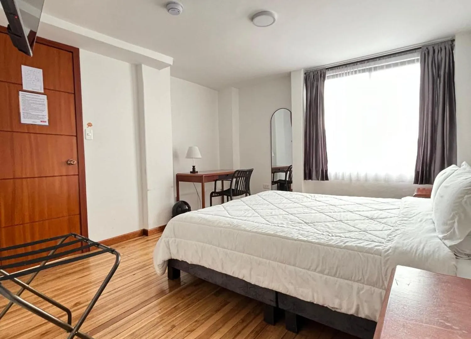 Hotel Comfort- Inn キト